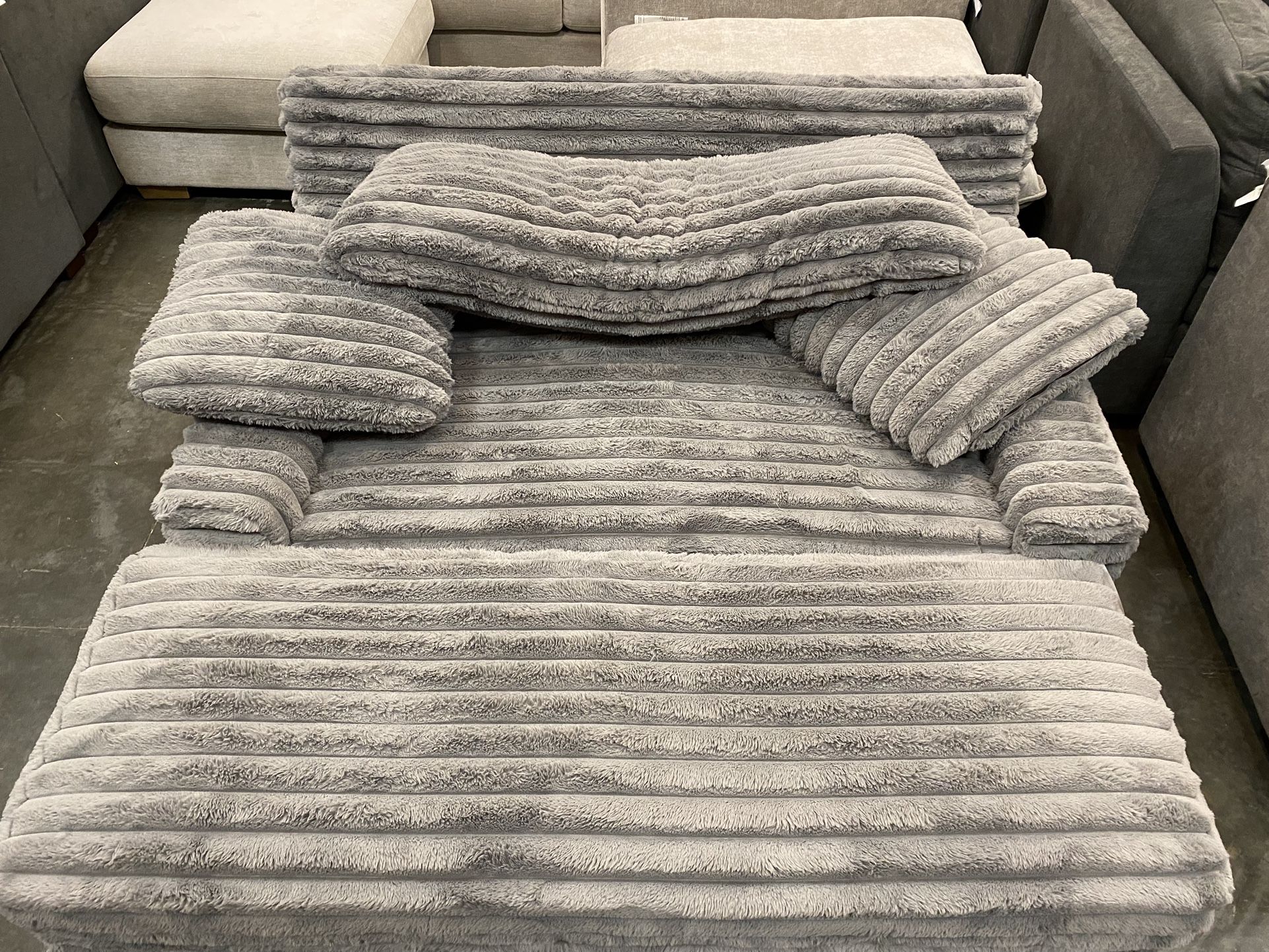 Wills Oversize Couch Chair Gray