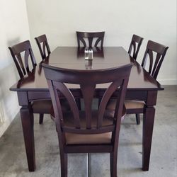 Table & 6 Chairs (Built-in Leaf) Excellent Condition 