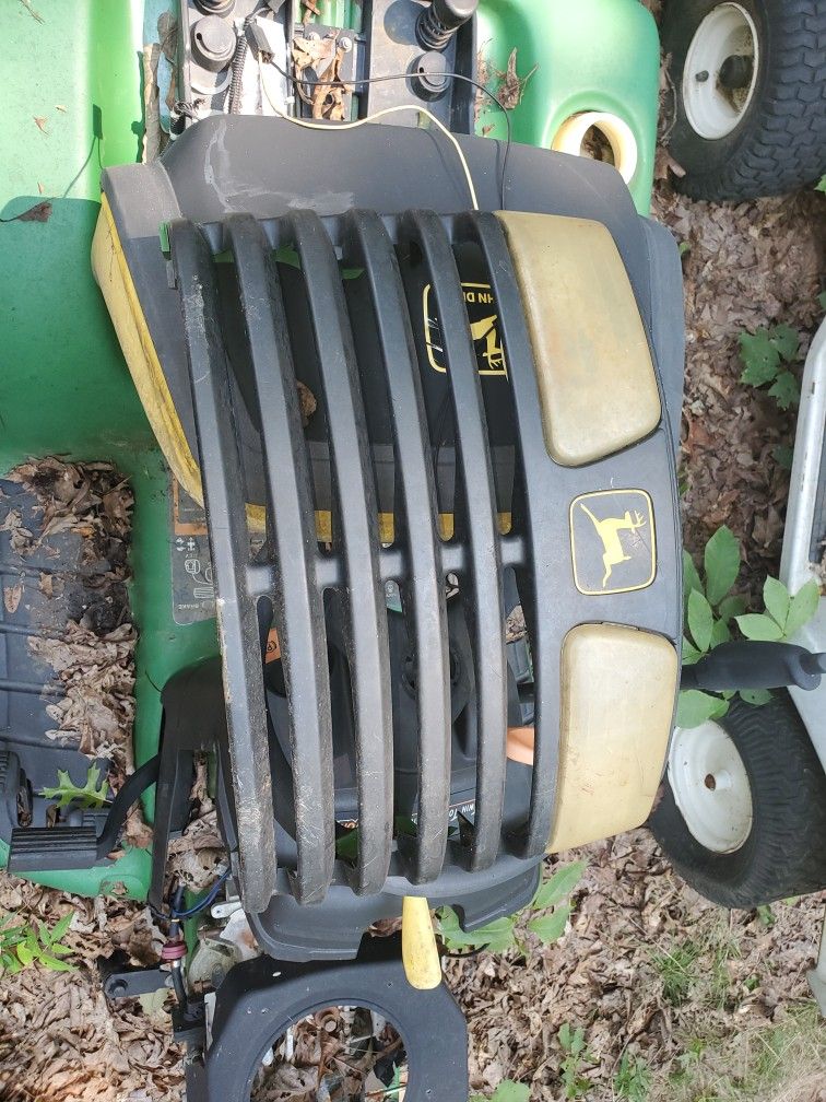 John Deere LT155 Grille