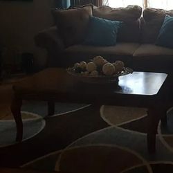 Cocktail Table And 2 End Table $ 40