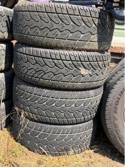 Selling my 22s tires I don’t need them anymore size is 265 40 22 only tires