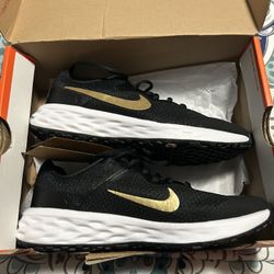 Nike Resolution 6