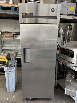 1 Door Refrigerator True NSF 115v Upright Reach In stainless steel Commercial Kitchen Restaurant on wheels