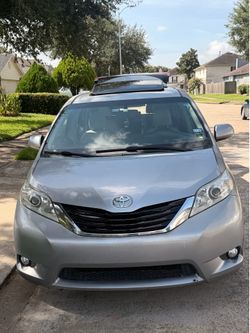 Toyota Sienna/ sport/ 2015/ Grey