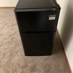 Euhomy Mini Fridge With Freezer