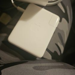MACBOOK PRO POWER ADAPTER