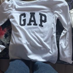 size small gap long sleeve 