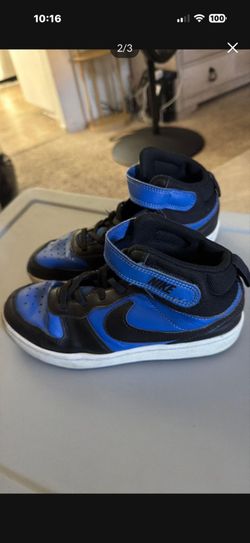 Boy nike shoes Size 3