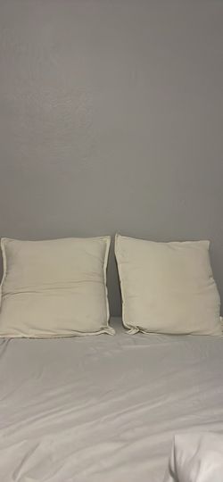 2 white pillows+rainbow