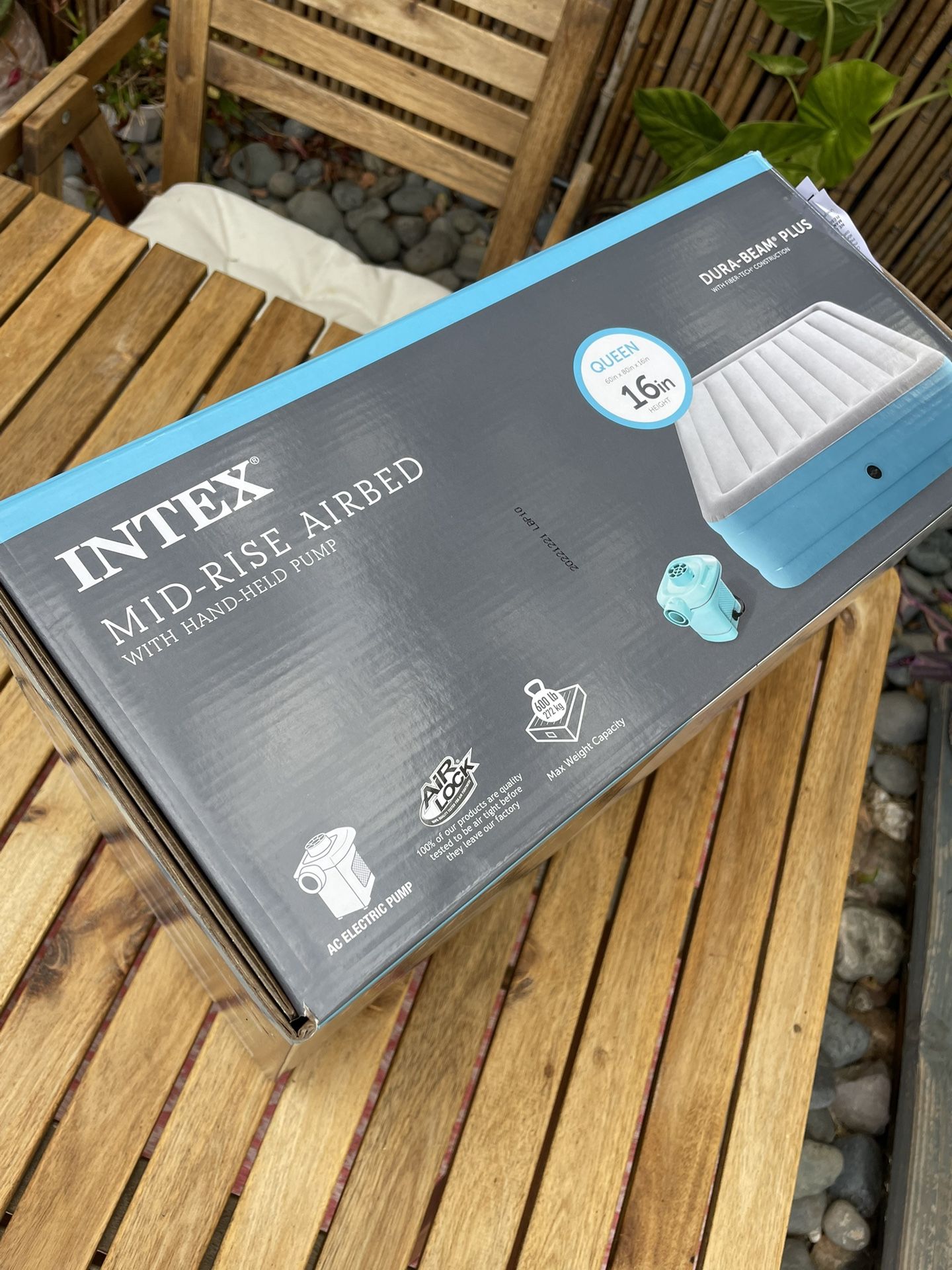 Intex Raised 16 Air Mattress With Hand Held 120v Pump - Twin Size