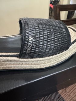 DkNY women sandals size 9