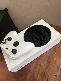 Xbox Series S (512GB) All Cords Included