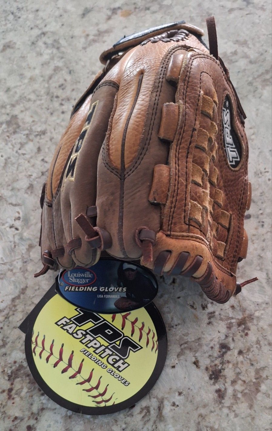 LOUISVILLE SLUGGER TPS SOFTBALL GLOVE