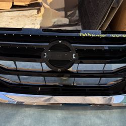   NISSAN PATHFINDER GRILLE OEM (2022 -2024)
