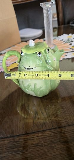 Frog Pitcher
