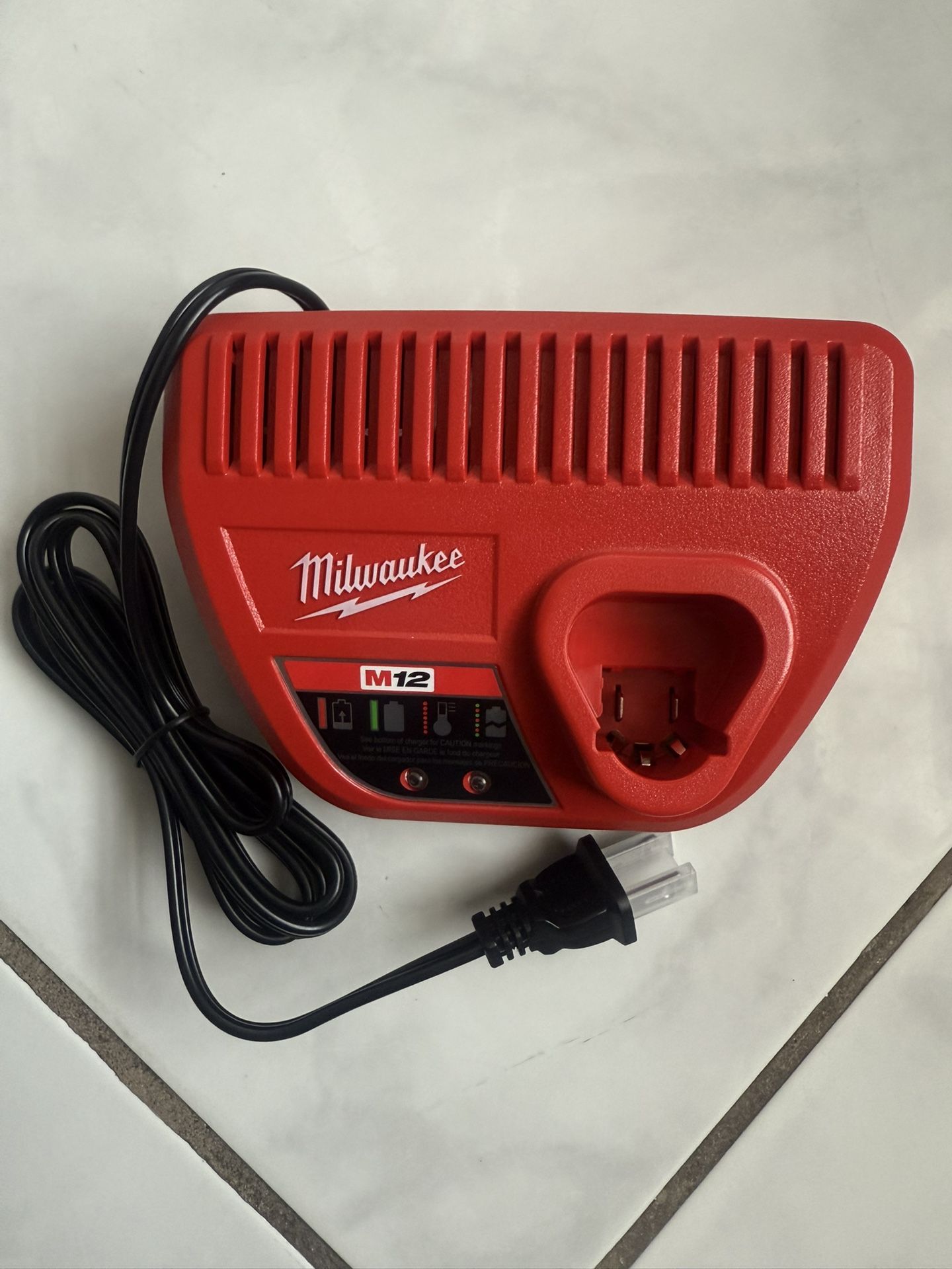 Milwaukee M12 Charger 