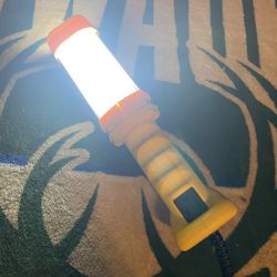 Fluorescent Work Light with Single Outlet.