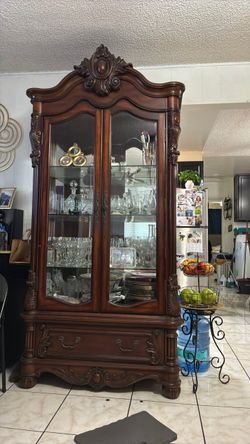 Colonial Hutch