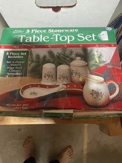 ROYAL SEASONS 5 Piece Stoneware Table-Top Set