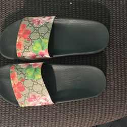 Size 7 Designer Gucci Open Toe Slides ! 