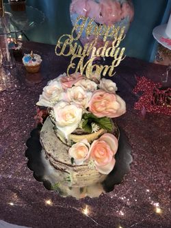 Cake topper
