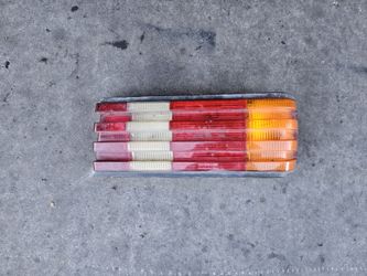 OEM 81-91 Mercedes W126 Right Passenger Tail Light
