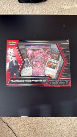 Pokemon TCG Mewtwo & Charizard EX box