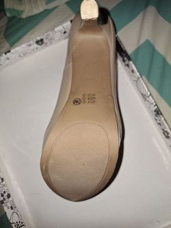Women's Nude Flat Shoe Size 7M