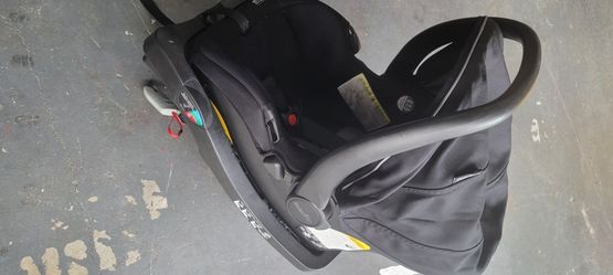 Car Seaat Evenflow And Base