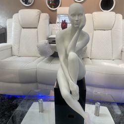 Beautiful lady sculpture 