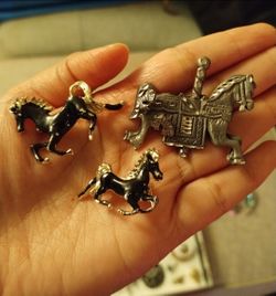 Horses brooch jewelry lot