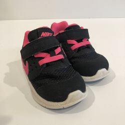Toddler Girls Nike Sneakers Size 5 Black And Hot Pink 