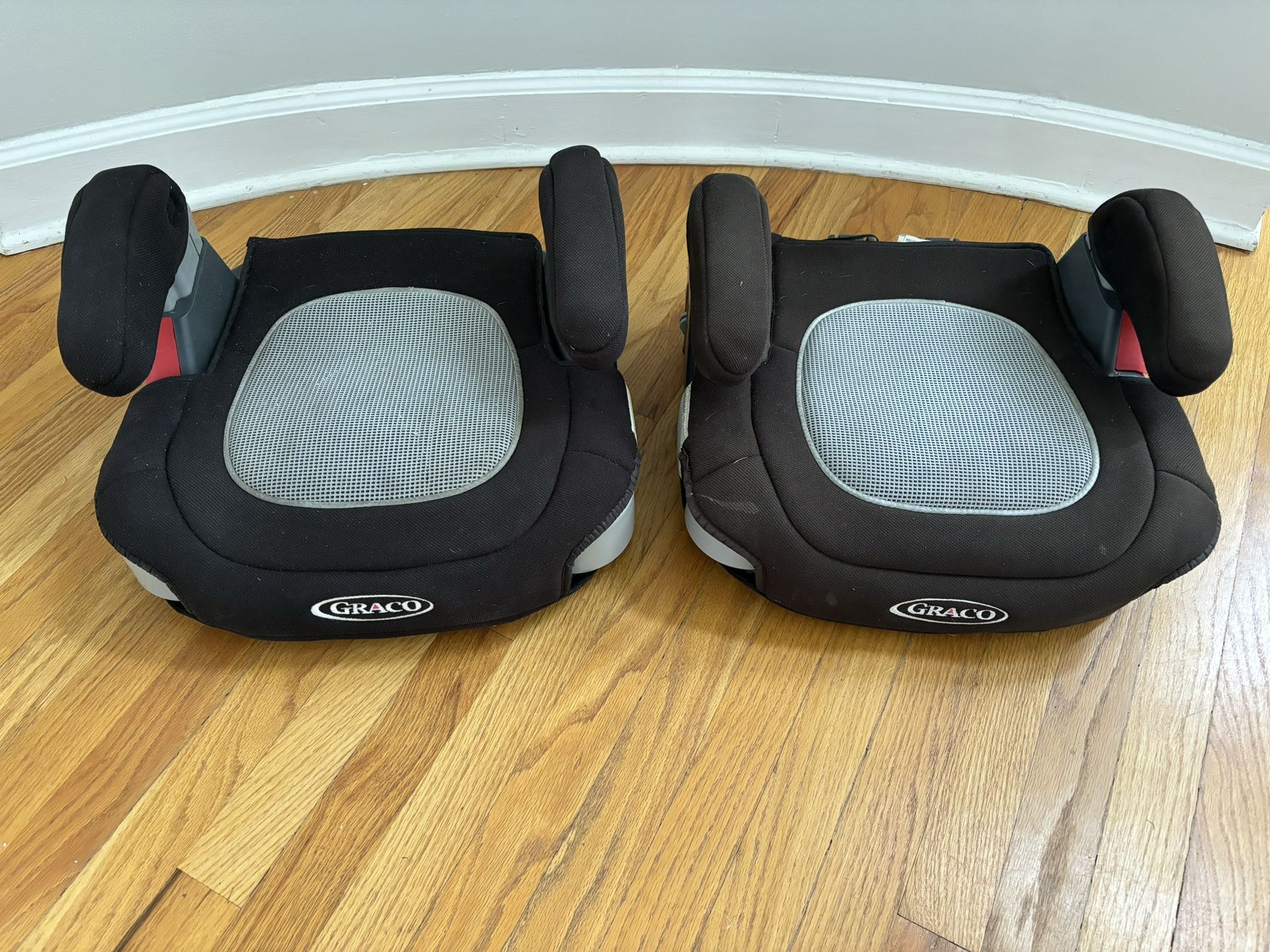 Graco (2) Backless Forward Facing Booster Seat