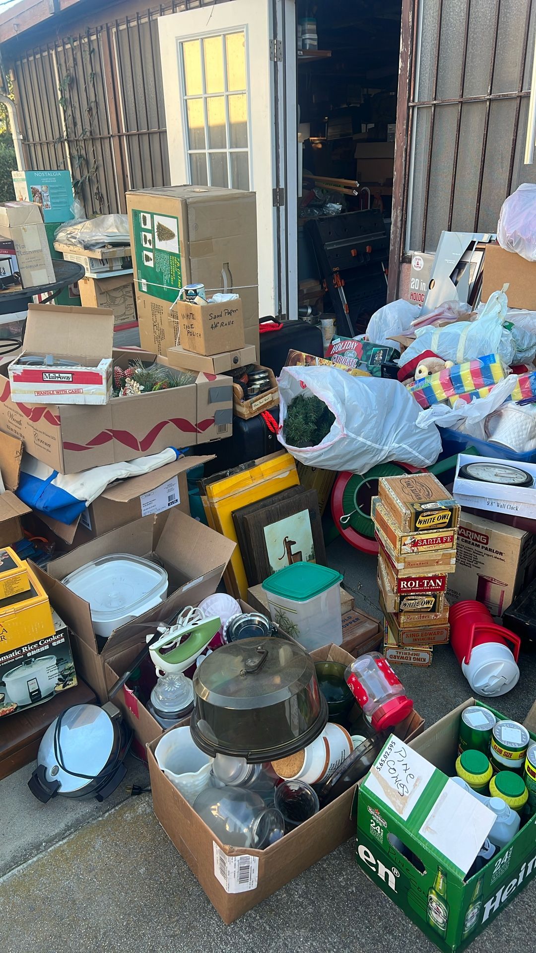 ESTATE SALE / Yard Sale