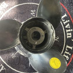 Alunium Propeller  I believe it’s 19” no hub  I can ship for additional cost  $35   Location Freeport Ny 