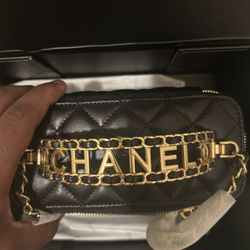 Chanel Small Vanity Case – Black Quilted – CHANEL Logo Handle – Like New