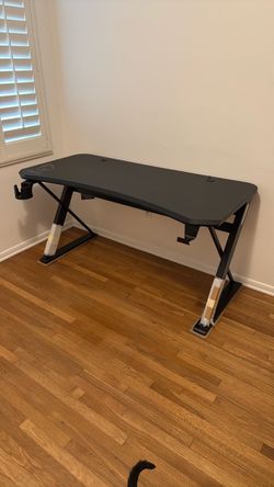Office Desk / Workstation (60”L x 33”W x 30”H)