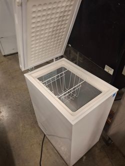 2.5cu ft residential chest freezer