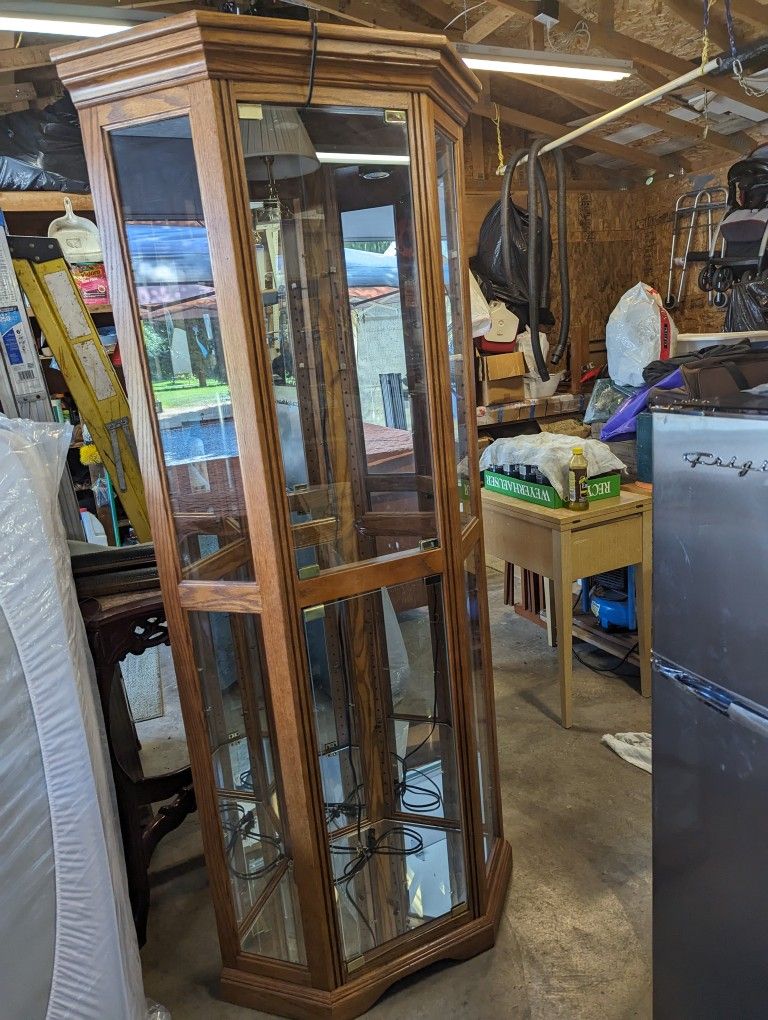 Oak Corner Curio for Sale in Spanaway, WA OfferUp