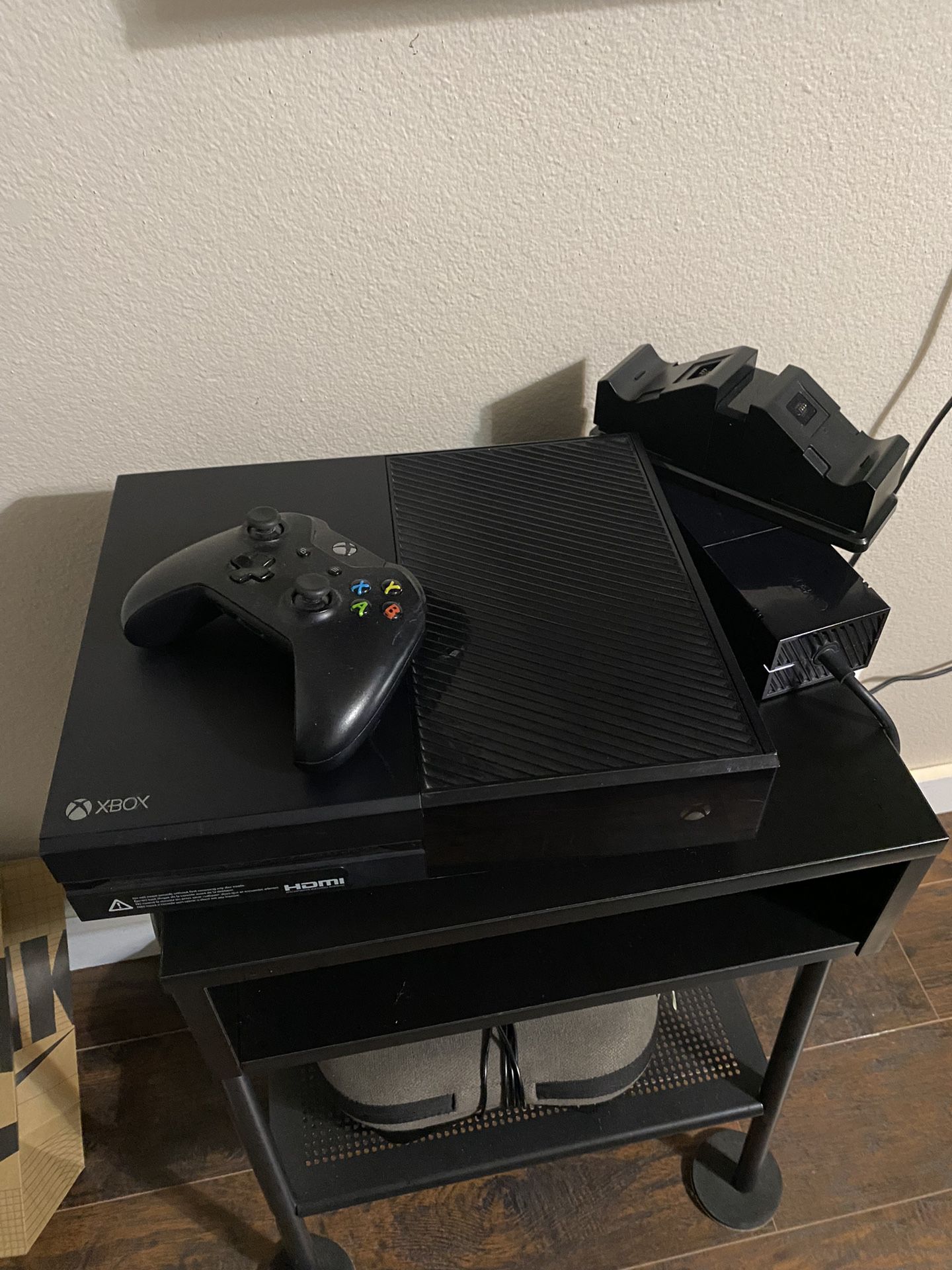 Xbox One 780 GB With Controller, Games, And Rechargeable Battery Pack  