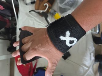 Black Weightlifting Gym Gloves with Wrist Wrap
