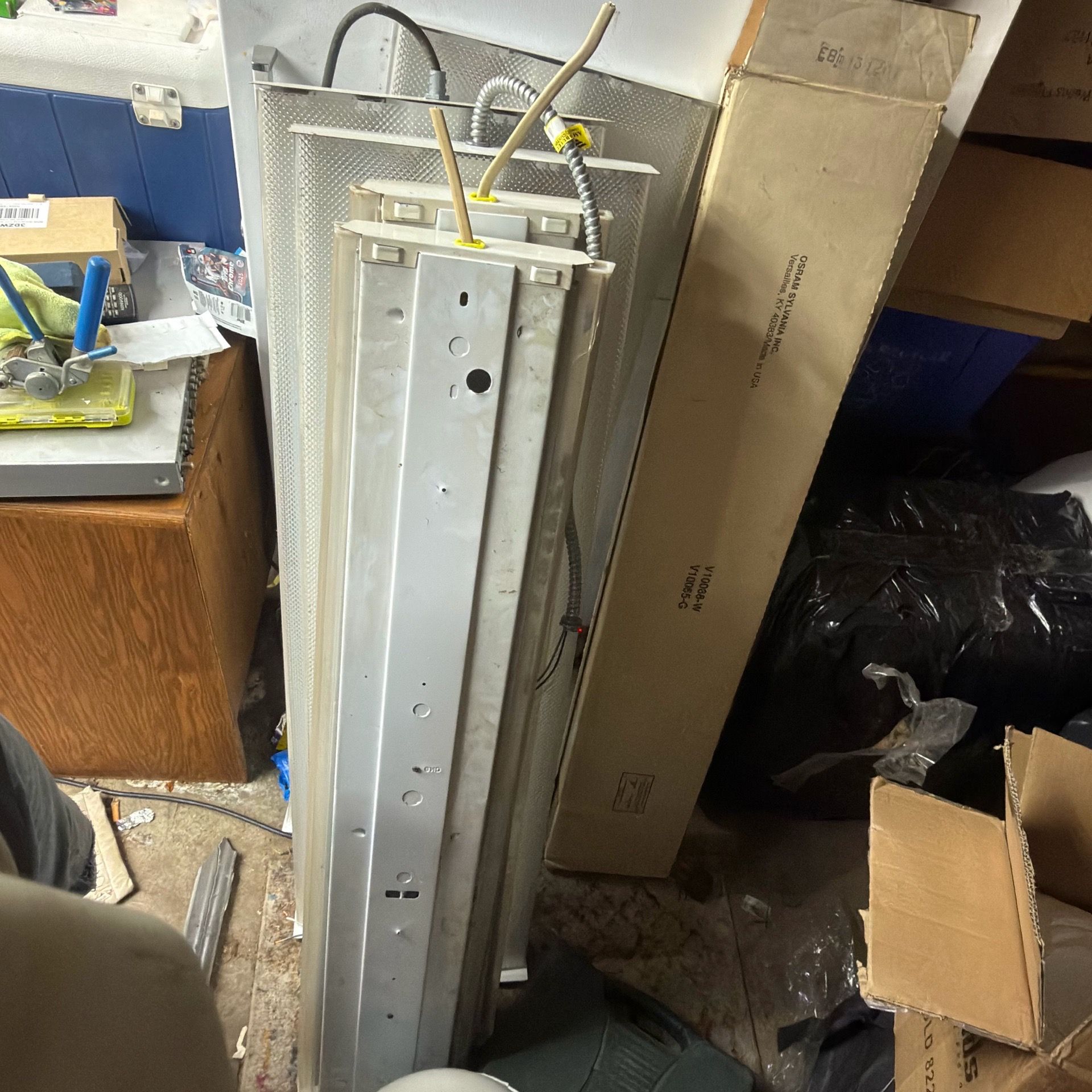 SHOP LIGHTING (PERFECT WORKING CONDITION)