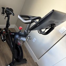 $$$ PELOTON BIKE-LIKE NEW-STEAL IT FOR $700 RIGHT NOW$$$