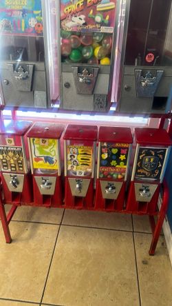 Vending machine/ capsule machine