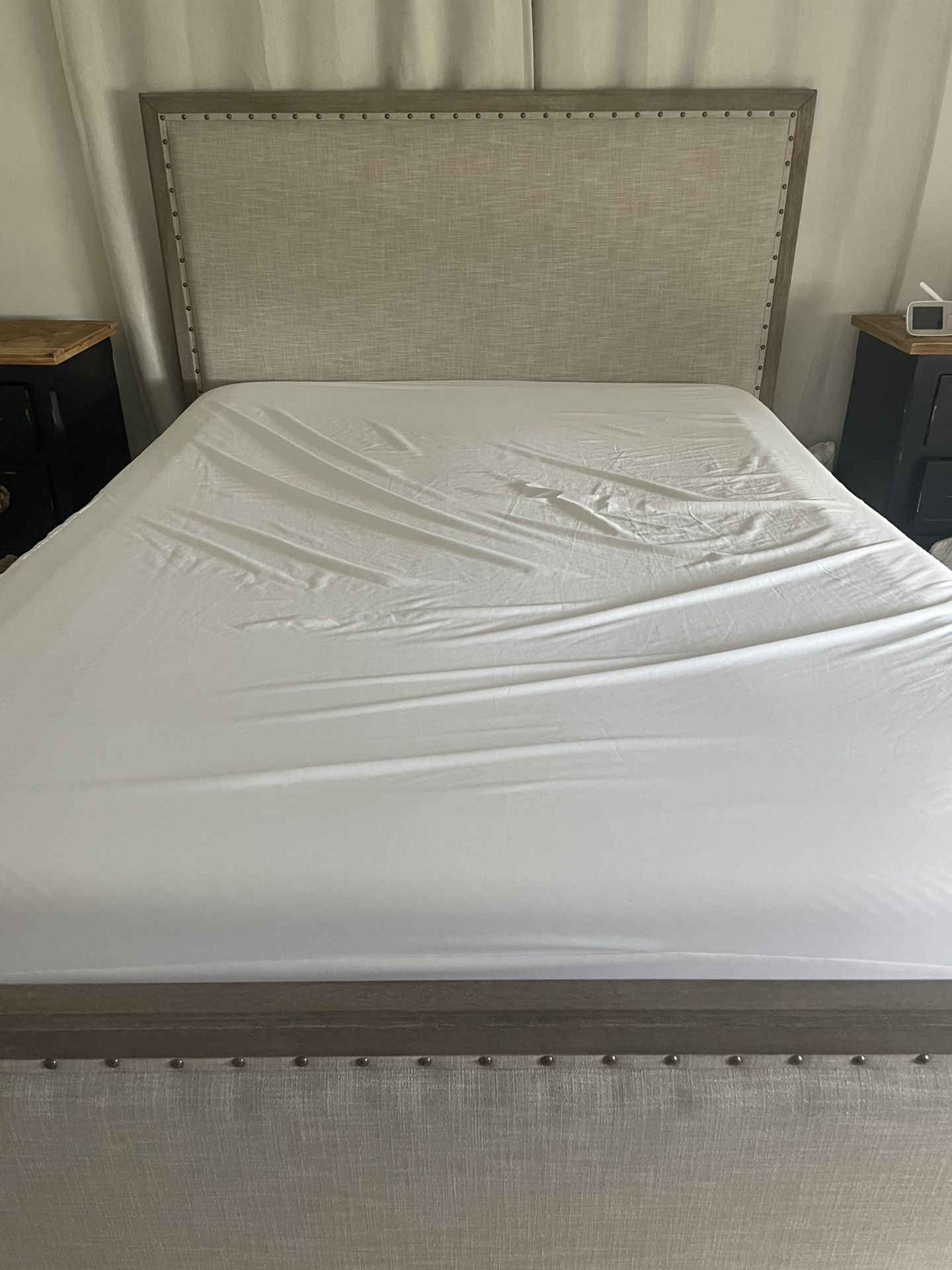 Toulouse Bed, Gray Wash, Queen for Sale in Miami, FL OfferUp