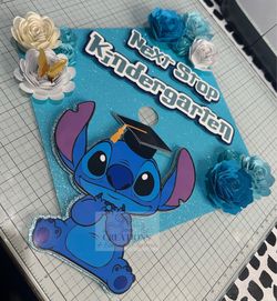 Grad cap toppers