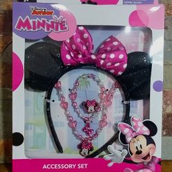 Disney Junior (Minnie) Accessory Set • Includes : 1-Bracelet • 1- Ring • 1- Necklace •  1-Headband . By : HER Accessories • Disney . 3-Yrs. Up.

A-8