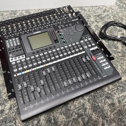 Yamaha 01v96i Digital Mixing Console with MY-16 AT Expansion Card