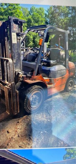 2000. Toyota 5000# lift