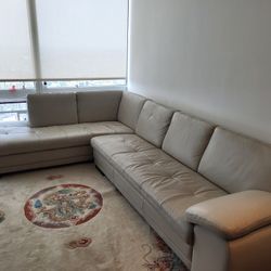 Elegant Italian Leather Sectional Sofa – Modern & Comfortable